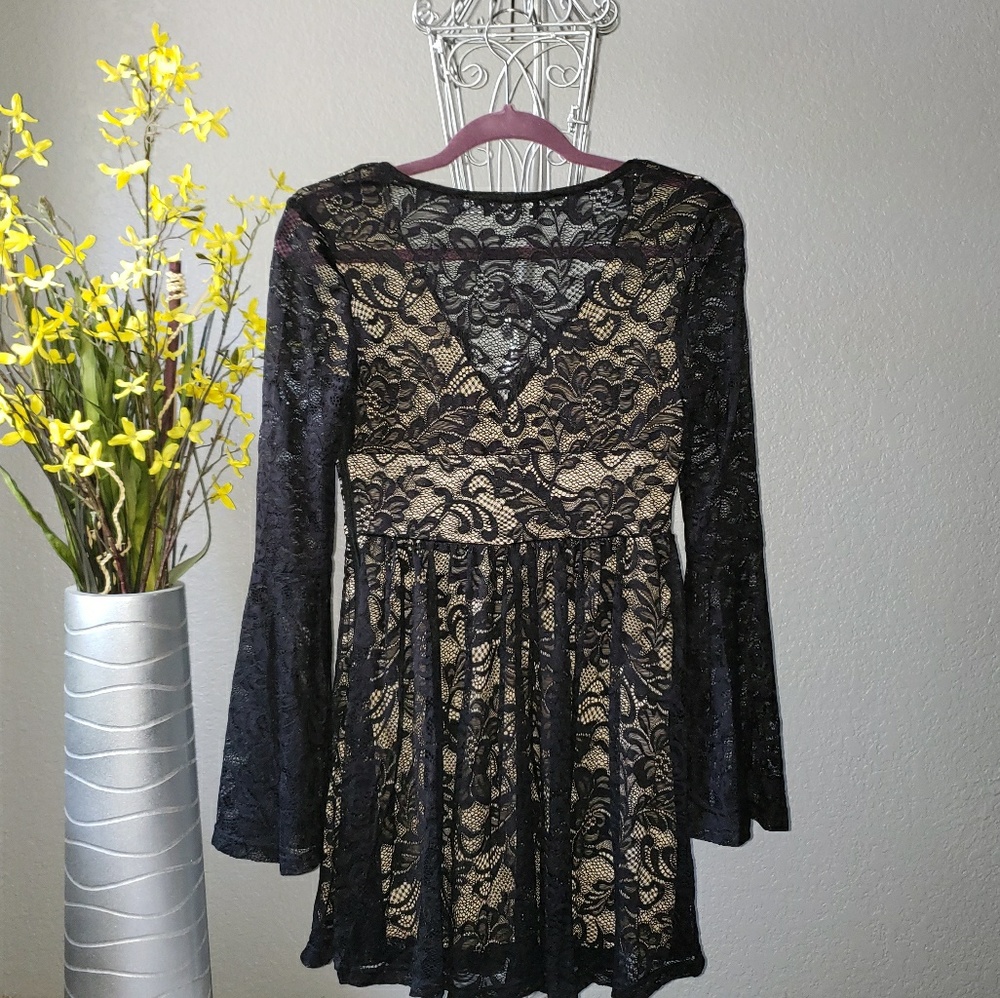 😻😻 S/M/L BLACK AND NUDE LACE DRESS - Picture 3 of 5
